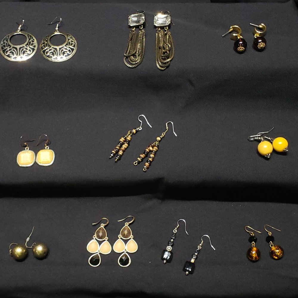 LOT OF 10 PAIRS OF EARRINGS DANGLE GOLD TONE